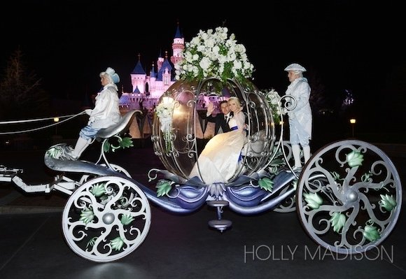 Holly-Madison-Exclusive-Wedding-Pictures-8-580x399