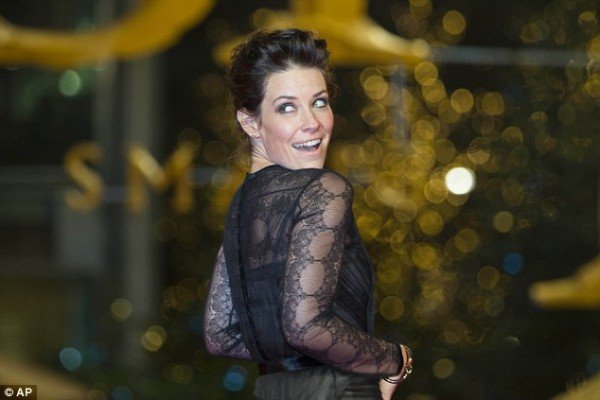 article-2520997-19FD98DC00000578-517_634x423