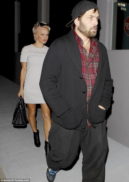 article-0-1C0BD09200000578-76_634x891