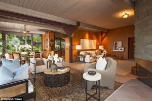 article-2582789-1C59BEBA00000578-88_634x421