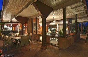 article-2582789-1C59C2B400000578-220_634x413