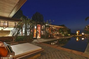 article-2582789-1C59C36D00000578-5_634x424 másolata