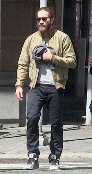 JakeGyllenhaal_344x650