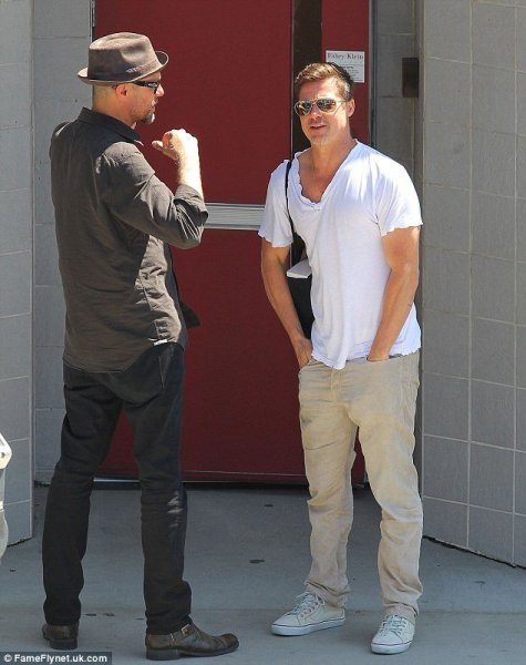 article-2602950-1D09F88700000578-87_634x800