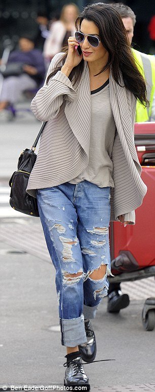 article-2627371-1DCFE23C00000578-700_306x773